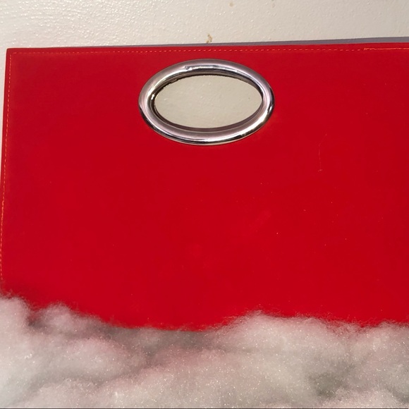 Classy Clutch - Picture 4 of 5